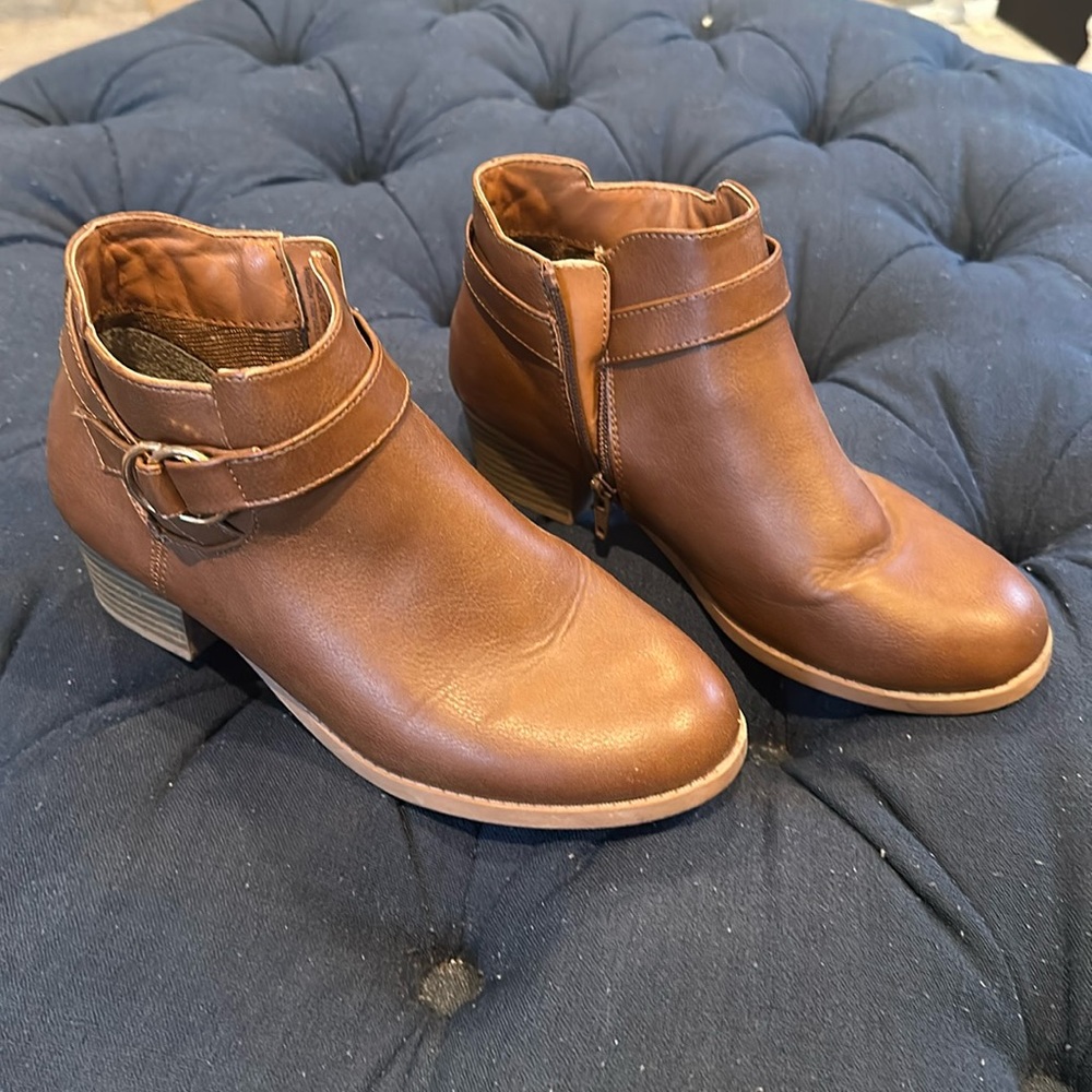 Girls ankle boots. Brown. Size 5.